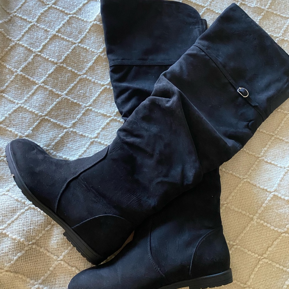 Women's Black Knee-High Suede Boots - Classic Over-The-Calf Style